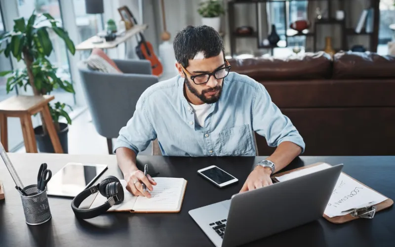 freelance writer expat